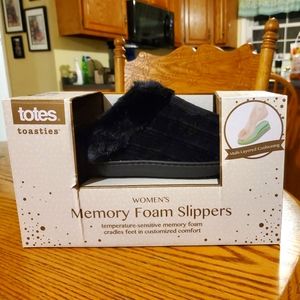 New in Box Totes Black Slippers